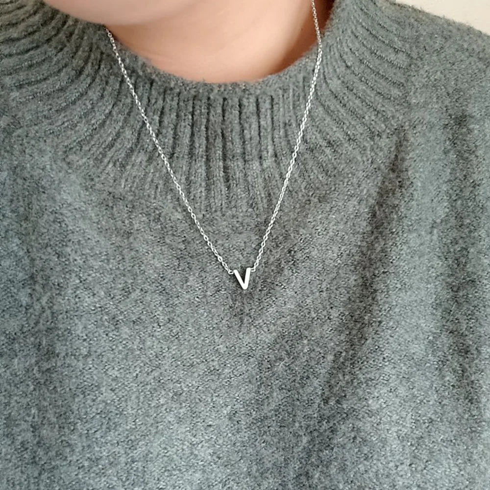 Collier pour femme en acier inoxydable avec lettre